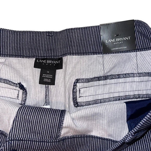 NWT Lane Bryant Women’s Shorts Black White Pin Stripe Size 14 Plus Size Shorts - Picture 2 of 3